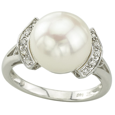 14K White Gold Pearl and Diamond Ring Ring Size: 6.5