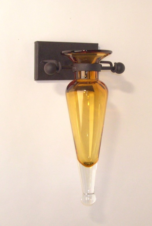 Mc016-a Hanging Amphora Vase On Metal Sconce With Finials-amber