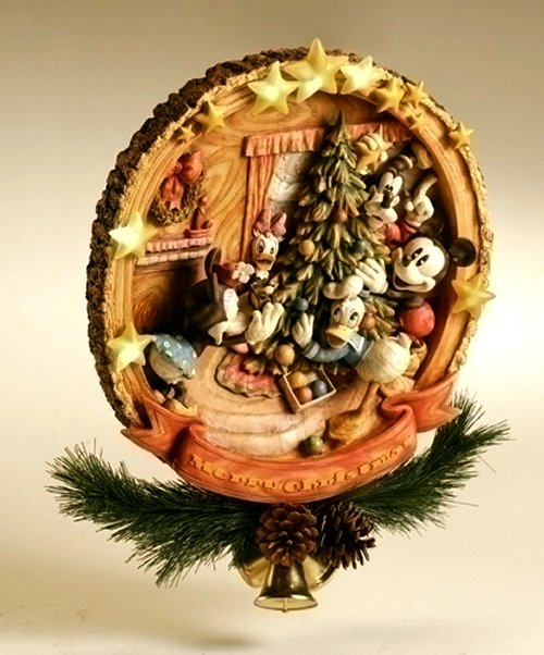 Disney Wood-Look Donald Mickey Goofy Wreath