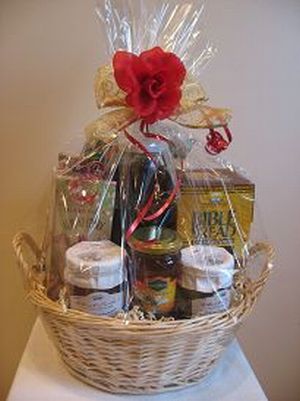Click here to buy Natural Gift Baskets 201-Big Holiday Basket by Natural Gift Baskets.