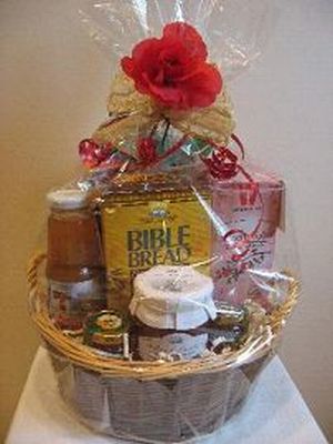 Natural Gift Baskets 202-Medium Holiday Basket