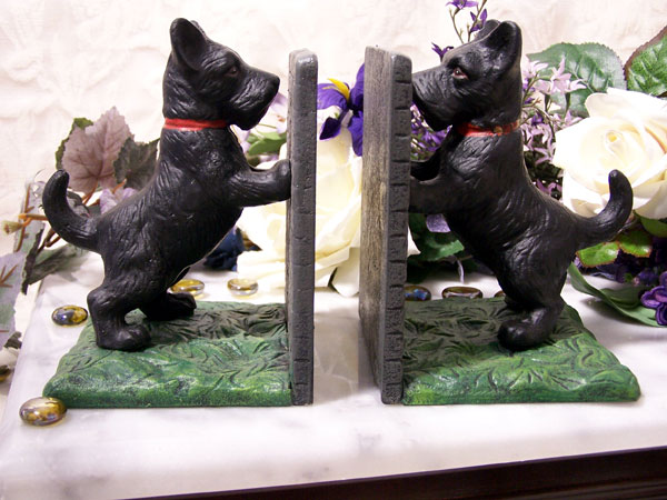 IWDSC 017004646 Cast Iron Scottie Standing Bookends