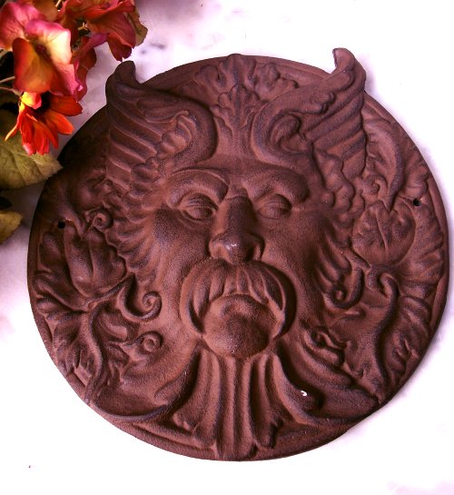 IWDSC 017005654 11 Solid Cast Iron Round Man Face Rust