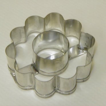 Kaiser 611211 Flower Ring Cookie Cutter