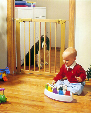 Kidco G35 Wood Center Gateway Pressure Gate by Kidco