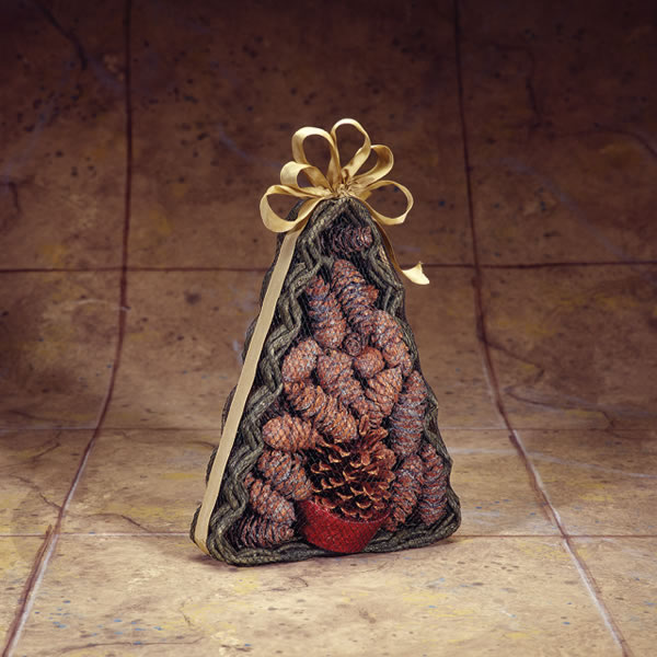 Copperfield 47134 Pine Cone Tree Gift Set, Color Pine Cones and Pine Cone Starters In A Christmas-tree-shaped Basket
