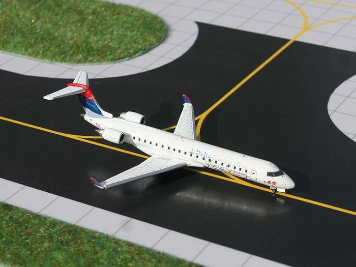 Daron Worldwide Trading GJ728 Gemini Asa CRJ700 1... by Daron Worldwide Trading