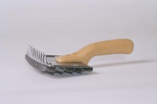 Combs - Decker 6 Bar Fitch Steel Curry Comb - 66-R
