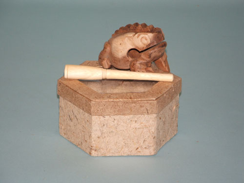 Earth Treasures 4 in. Frog with Gift Box by Earth Treasures