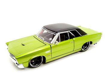 Diecast Pontiac - 1965 PONTIAC GTO PRO RODZ GREEN 1:18 DIECAST MODEL