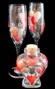 Bellissimo WHRTFLSET-0196 Hand Painted Valentine Treasure Design Large Heart Bottle with Cork Top and 2 Matching Flutes