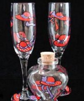 Bellissimo WHRTFLSET-2006 Hand Painted Red Hat Dazzle Design Large Heart Bottle with Cork Top and 2 Matching Flutes