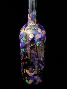 Bellissimo DECANTSET1597 Hand Painted Friends like Wine Design Wine Bottle with stopper