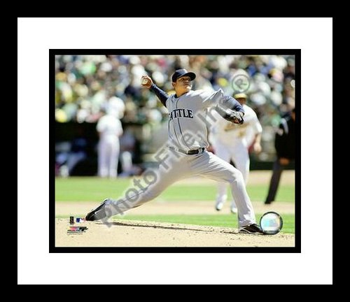 All About Autographs AAA-21184 Felix Hernandez Seattle Mariners MLB Framed 8x10 Photograph 2009 Pitching