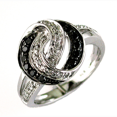 14K White Gold Diamond and amp; Black Diamond Ring Size 8.5
