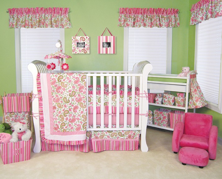 Trend Lab 101554 PAISLEY PARK 4 PIECE SET includes slipcover bumper coverlet skirt and sheet