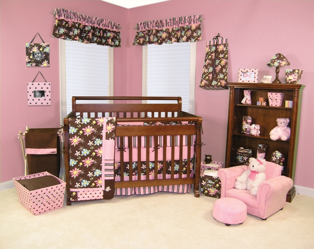 Trend Lab 101570 BLOSSOMS 4 PIECE SET includes coverlet slipcover bumper skirt and sheet.