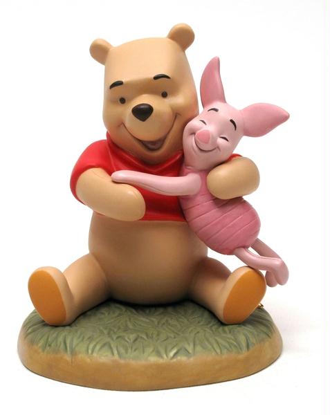 020-4012894 Stone Resin Disney Pooh Hugging Piglet