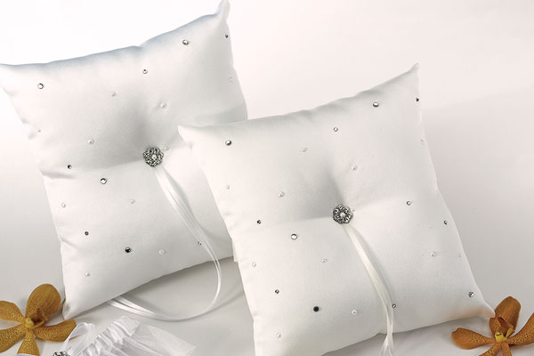 Weddingstar 6144 Scattered Pearls Crystals Square Ring Pillow White