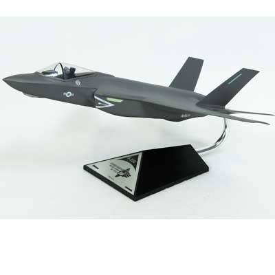 Toys and Models Carrier Version F-35C USN