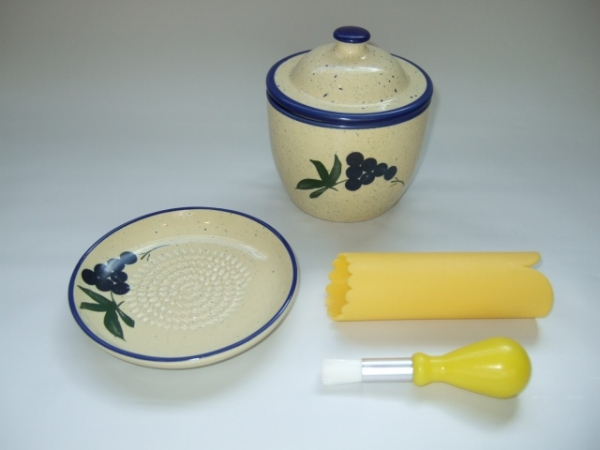 Imcg Pcq300 Grater Plate Set & Garlic Keeper Grape Pattern- Cream