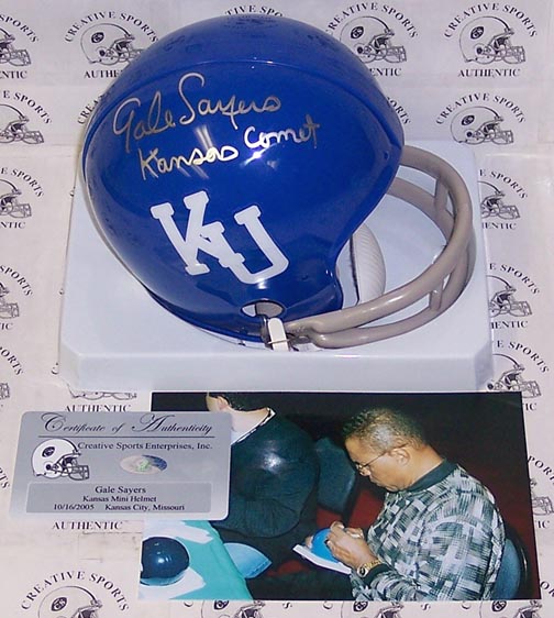 Creative Sports AMHKJ2SAYERSCOMET Gale Sayers Hand Signed Kansas Jayhawks 2Bar Mini