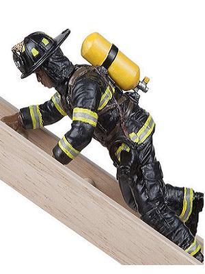 Papo 70006 US Fireman Climbing Ladder Figure