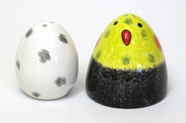Ubs 0179-35906 Ceramic Birdy With Egg Salt And Pepper Set