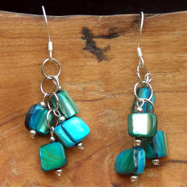 Gifts with Humanity YJPE02-Blue-228008 Mother of Pearl Cluster Earrings