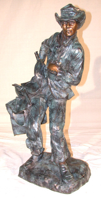 Metropolitan Galleries SRB30302 Cowboy Holding Saddle Bronze