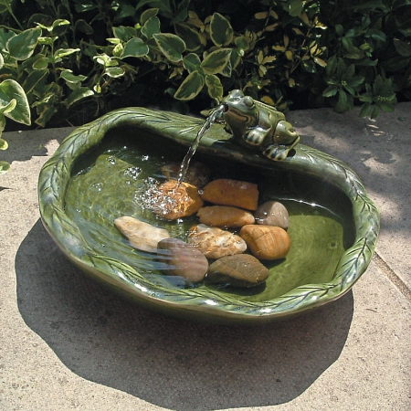 22300r01 Ceramic Solar Frog Fountain - Glazed Green