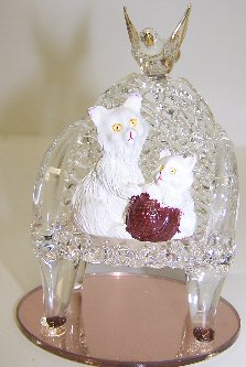Unison 925G3369BYG Cats Playing with Yarn on Chair Glass Figurine 3.5in x 2.25in