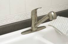 Hardware Express 120438 Bayview Pullout Kitchen Faucet in Brushed Nickel
