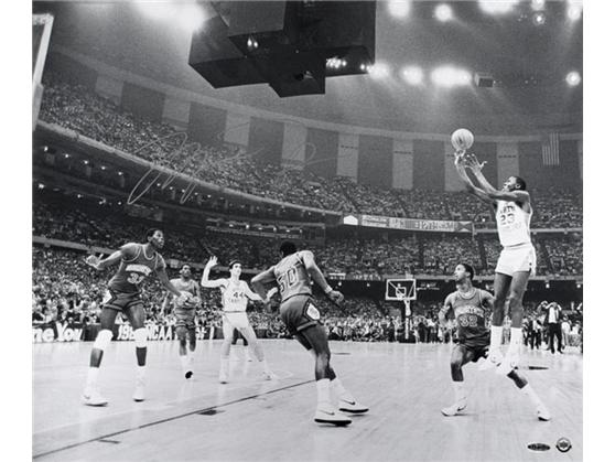 Upper Deck 74314 Michael Jordan Autographed UNC 17 Seconds 24x20 Black and White Photo UDA