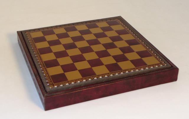 218gr Pressed Leather Chest With 1 In. Square - Burgundy And Gold