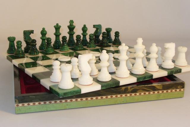 Ns141gn 13-1/2" Alabaster Checkers And Chess Set In Inlaid Wood Chest - Green And White