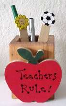 Suntex Teachers Gifts L.p. St-r21 Ap Wooden Pencil Cup W/big Thick Apple