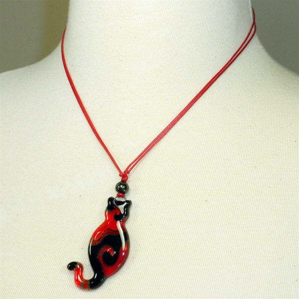 Gifts With Humanity CJGNCATRED209004 Glass Swirl Cat Pendant Necklace Red