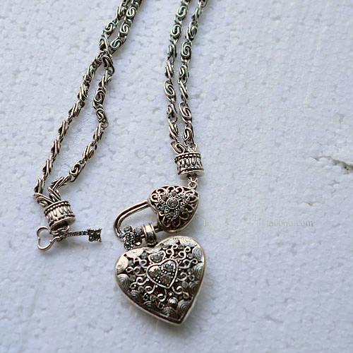 CET Domain SZ101040 Hmong Designed Crystal Heart Locket Necklace Jewelry