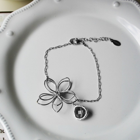 Rebecca Fbsssg Flower Wire Bracelet - Silver-smokey Gray