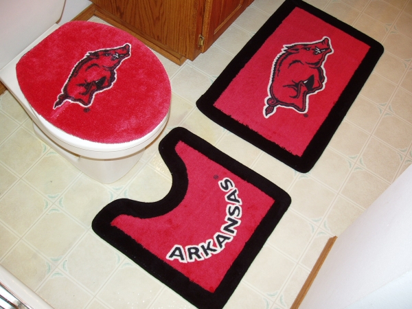 Belle View 10008 Arkansas Razorbacks 3pc Bath Rugs