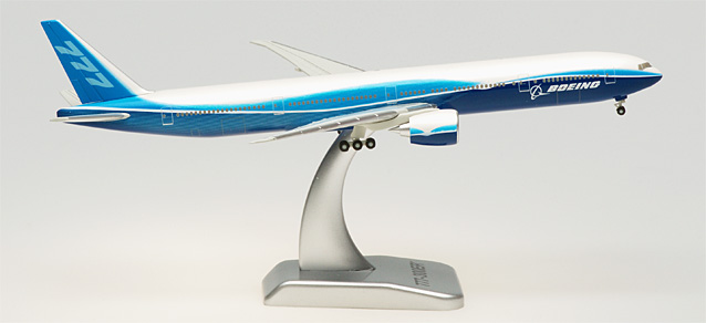 400 Scale Die-cast Hg9635 Boeing 777-300er 1-400 With Gear And Stand