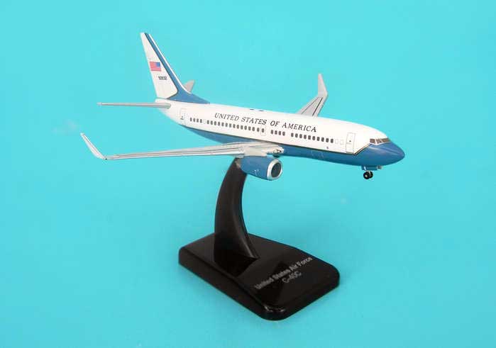 400 Scale Die-cast Hg8829 Usaf C-40c - 737-700 - 1-400 With Stand