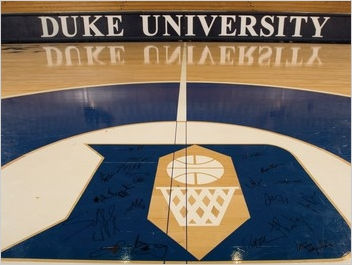 Replay Photos 007701S Duke Blue Devils 2006 Duke Team Signs Center Court Unframed Photo 9x12
