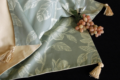 Pacific Table Linens M322130B01 34 x 34 Bouquet Reversible Square Table Topper S