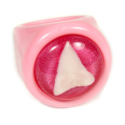 Or023-6 Shark Tooth Pink Ring With Pink Background - Size 6