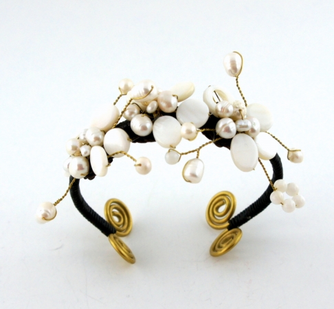 Bwp2006 White Mother Of Pearl Flower Cuff Bracelet