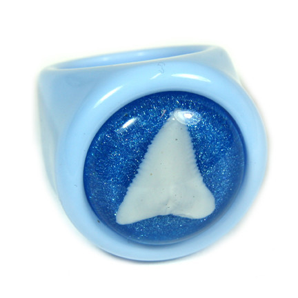 Or033-6 Ring Shark Tooth Blue With Blue Background Size 6