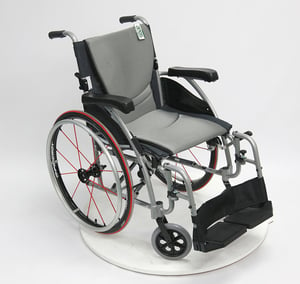 S-ergo115f18rs S-ergo 115 18 In. Seat Ultra Lightweight Ergonomic Wheelchair With Swing Away Footrest In Red
