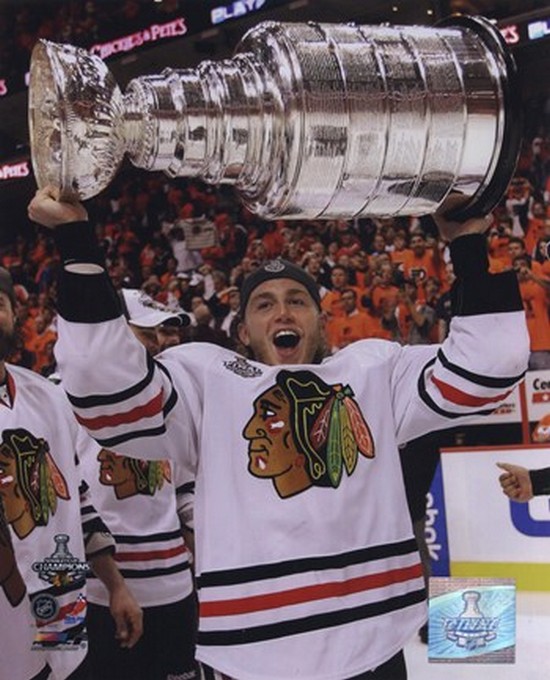 Photofile Pfsaamk19501 Patrick Kane With The 2009-10 Stanley Cup - 27 Sports Photo - 8 X 10
